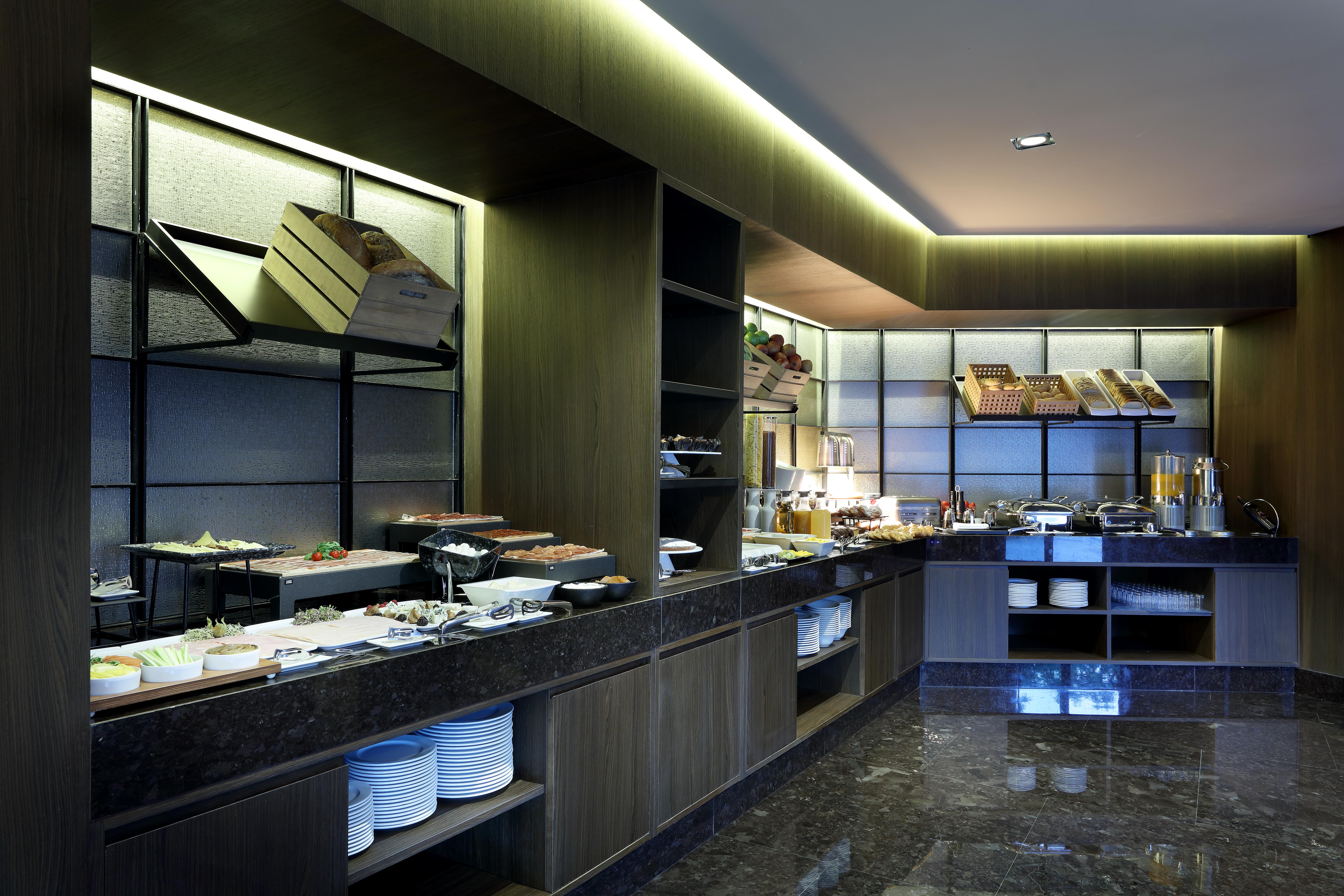 Aurea Washington Irving By Eurostars Hotel Company Granada Exterior photo The buffet at the lounge