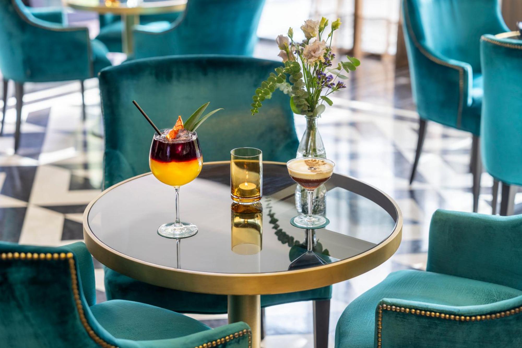 Aurea Washington Irving By Eurostars Hotel Company Granada Exterior photo The Lounge at London Heathrow Airport